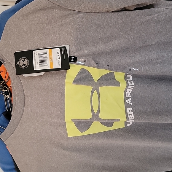 Mens small under Armour shirt - Picture 2 of 2